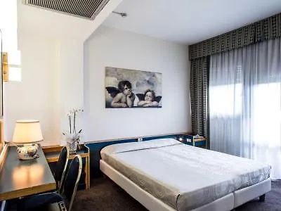 Hotel Mirage Florencie 4*,